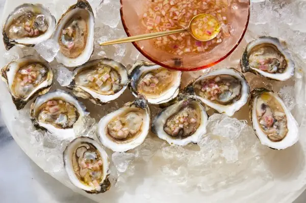 Austern mit Yuzu Kosho Mignonette