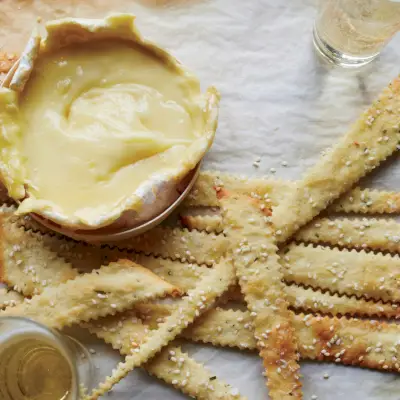 Camembert pieczony w pudełku