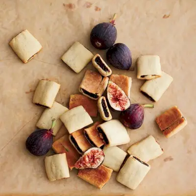 Barrette di fichi con vino rosso e semi di anice