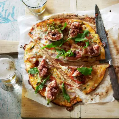 Pizza Gorgonzola, Fichi e Pancetta. Foto © Anson Smart