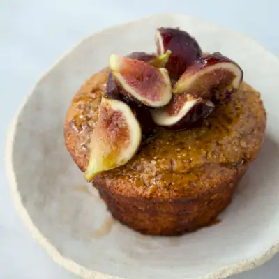 Muffin di pane di mais al miele e fichi