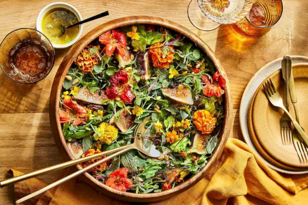 Insalata Mission di fichi, sambuco e verdure miste