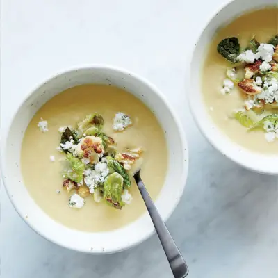 Sopa De Coliflor Con Queso De Cabra Con Hierbas