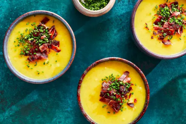 Sopa De Patatas Y Queso Cheddar