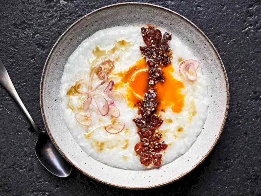 Recept na pikantný sezam, slanina a vaječné congee