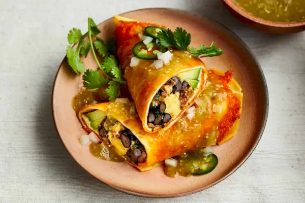 Chrumkavé syrové burritos s chorizom a vajcami