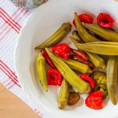 Słodko-pikantna marynowana okra