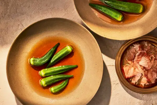 Okura No Nibitashi (marynowana okra w smakowym sosie Dashi)