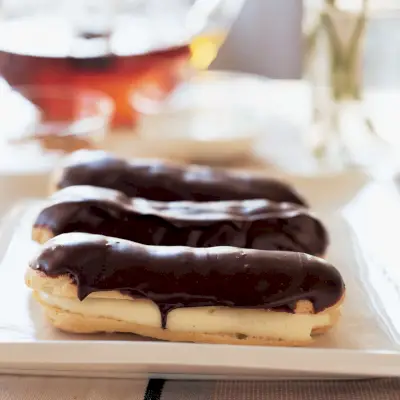 Eclairs mit Schokoladenglasur