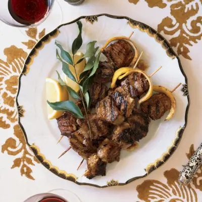 Brochetas De Cordero Marinadas Con Yogur Y Mantequilla De Limón