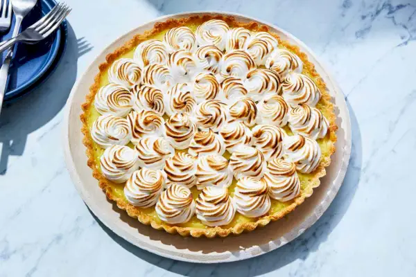 Tarta bezowa z kremem cytrynowo-oliwnym
