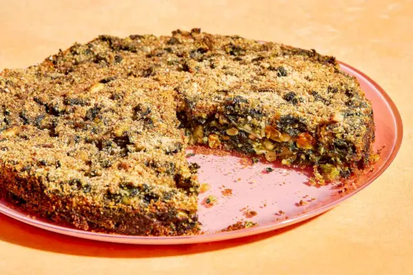 טורט מנגולד שוויצרי עם צימוקים וצנוברים (Tegliata di Biete)