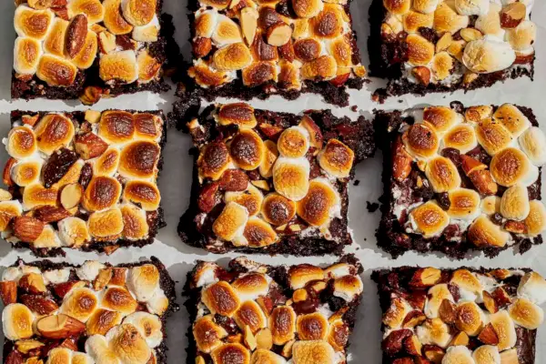 Brownies sulla strada rocciosa