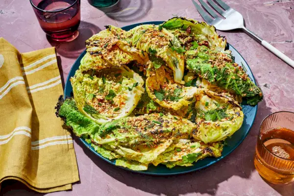 insalata di cavolo carbonizzato