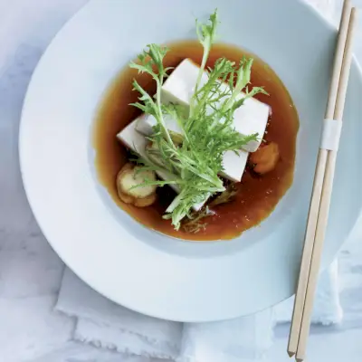Tofu šalát s gaštanmi a jablkovým dashi