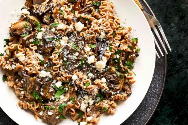 Farro Mafaldine au beurre de truffe noire et champignons