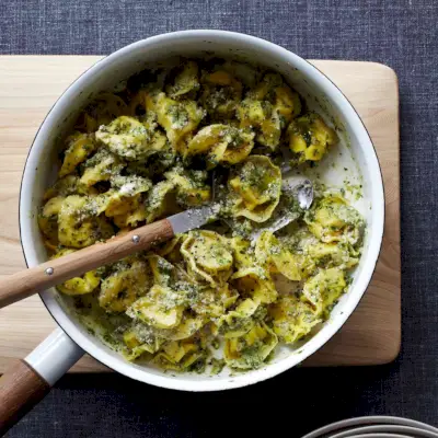 Tortellini au fromage avec pesto de noix