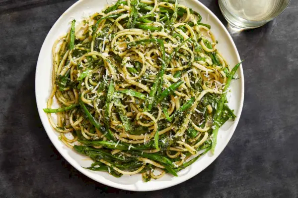 Recette de Linguine aux haricots verts français et au pesto de persil