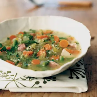 Sopa de Legumes Primavera com Estragão