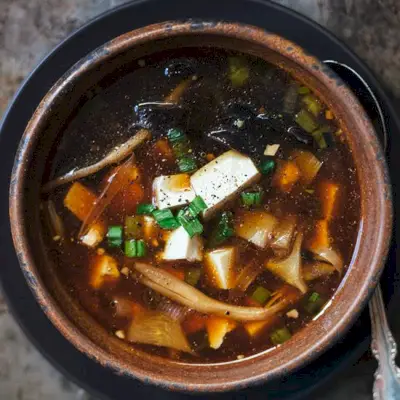 Veganská pálivá polévka s tofu