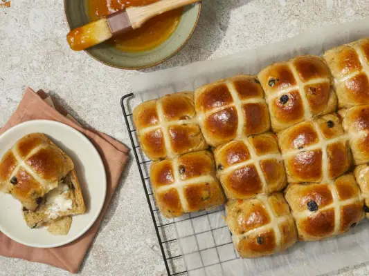 hot-cross-buns-ft-recipe0420.webp