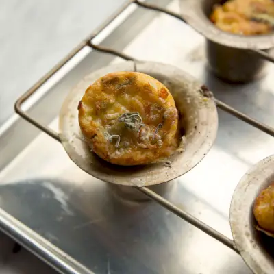 Cheshire Yorkshire pudingy so šalviou a čiernym korením