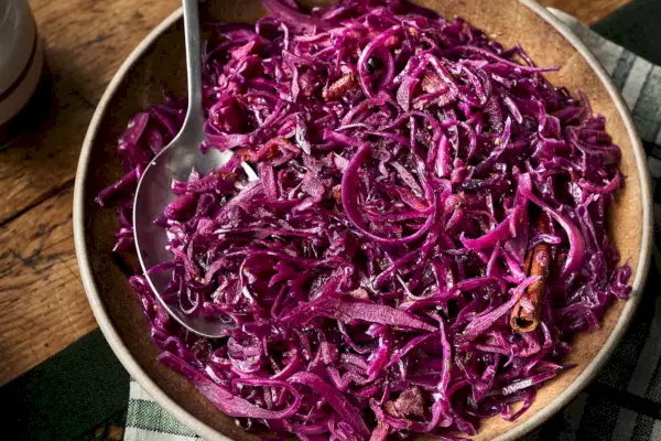 Repolho Roxo Refogado com Maçãs e Bacon