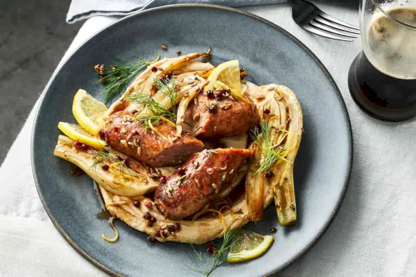 Recept na dušená klobása s fenyklem a opečeným kořením