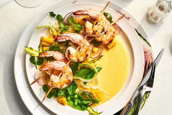 Crevettes du Golfe grillées avec coulis de maïs sucré