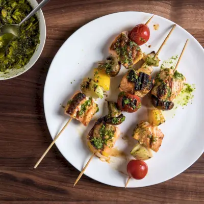 Brochettes de saumon à la charmoula aux amandes