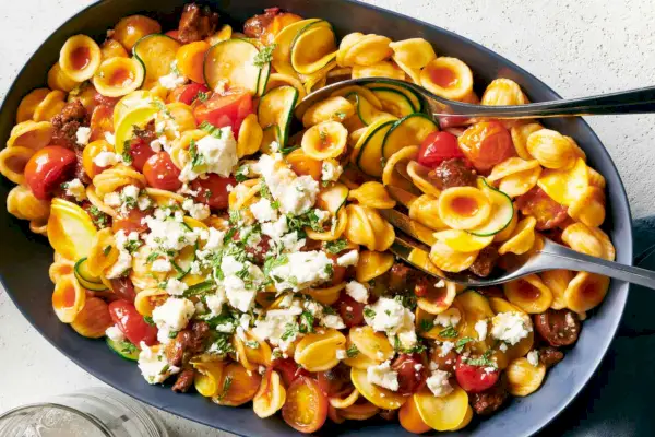 Pasta Salsiccia Piccante Con Pomodori E Zucchine