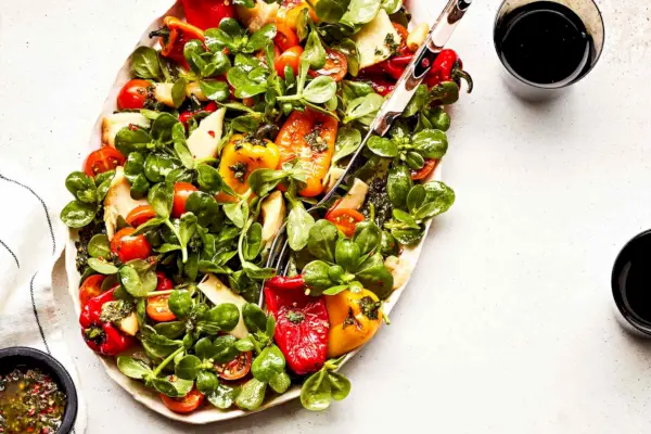Pochierter Kabeljausalat mit Paprika