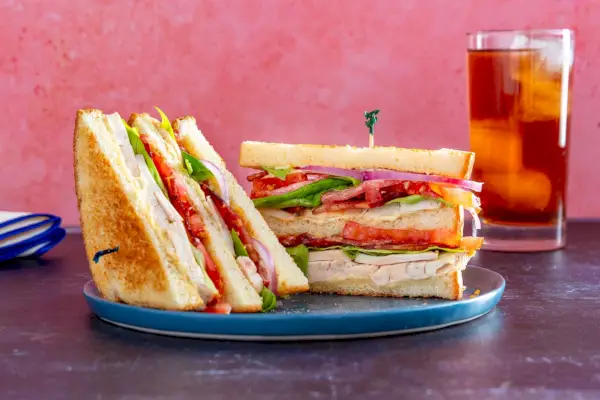 Sándwich Club Clásico