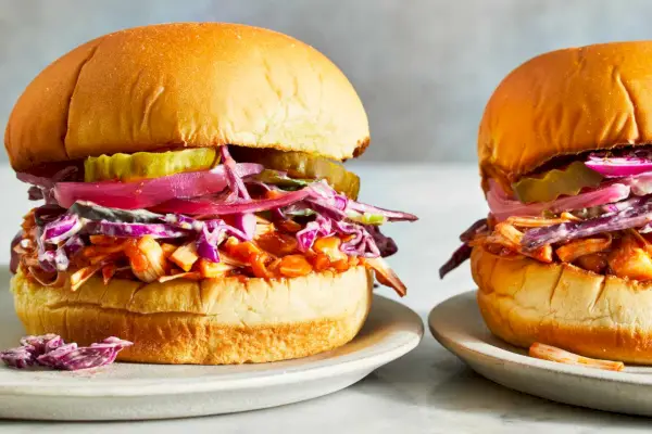 Sándwiches de yaca BBQ