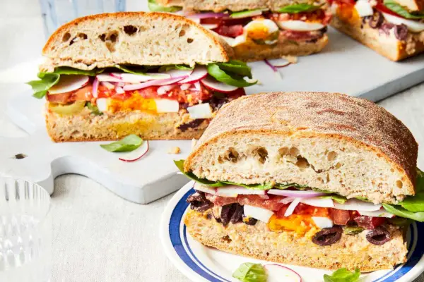 Sándwich De Ensalada Nicoise (Pan Bagnat)