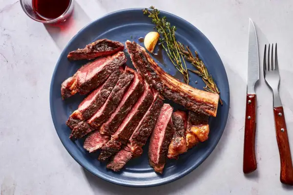 Rezept für mit Butter bestrichenes Rib-Eye-Steak