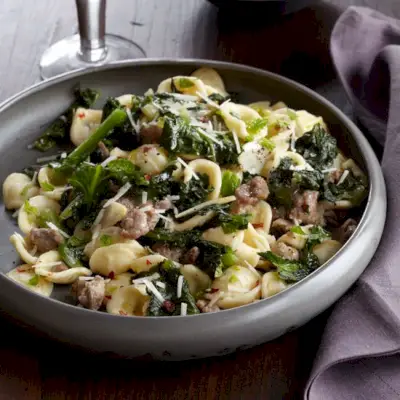 Orecchiette con Salsiccia e Cicoria