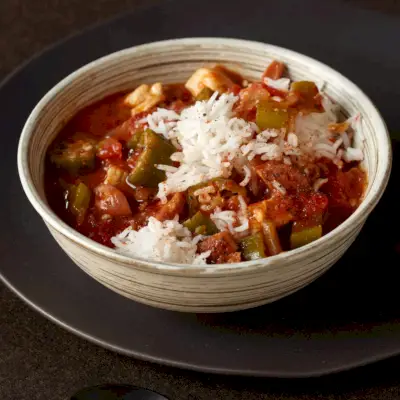 Gumbo di pollo e salsiccia