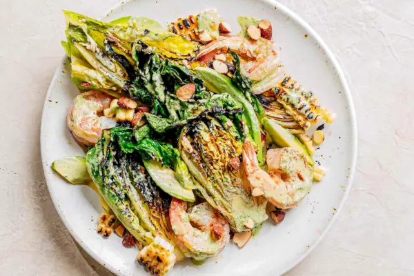 Recept na grilované krevety a šaláty so zuhoľnatenou zelenou bohyňou