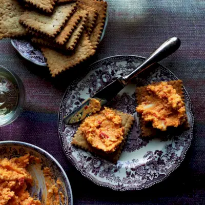 Fromage Pimento avec craquelins au beurre sel et poivre