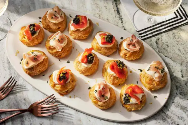 Gougères de saumon fumé et caviar