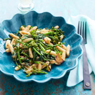 Cavatelli con brócoli asado Rabe y Harissa