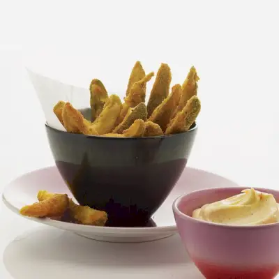 Gebratene Gurken mit würziger Mayonnaise