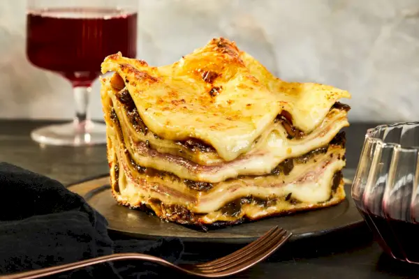 Lasagne mit Pilzragout und Prosciutto Cotto