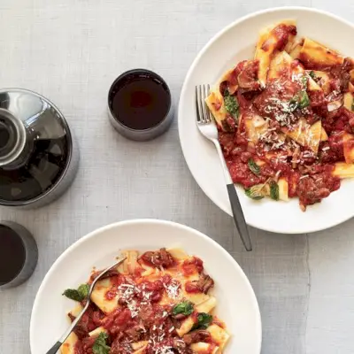 Rinderbrasato mit Pappardelle und Minze