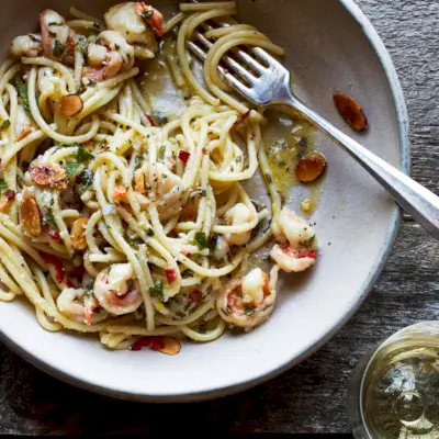 Spaghetti mit Garnelen, Zitrone, Minze und Pecorino