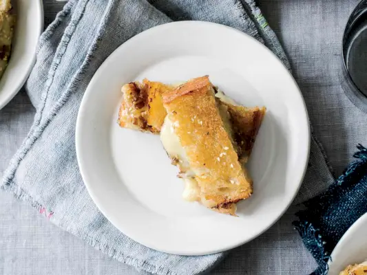 Sendviče Mini Brie s rýchlym balzamikovo-pórovým džemom