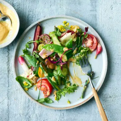 Letní salát s hořčičným vinaigrette