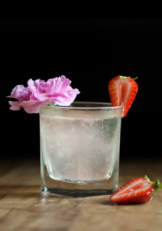 receita-coquetel-de-açafrão-e-rosa-gin-limonada-01-8844374' title=