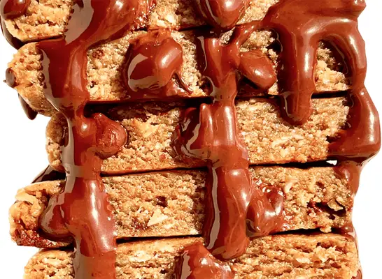 Stack of BelliWelli chocolate chip bars.